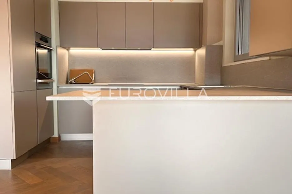 babonićeva luksuzan četverosoban penthouse - slika 9
