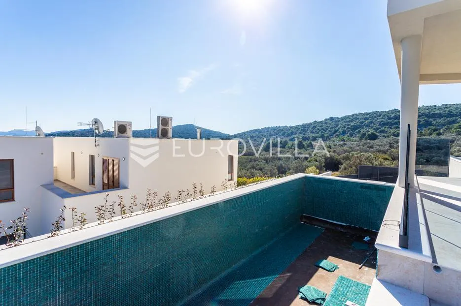 otok murter, betina, prekrasna villa s bazenom - slika 28