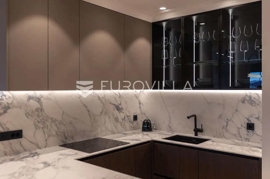zagreb, ekskluzivan i luksuzan penthouse s velikom terasom i garažom nkp 250 m2 - slika 11