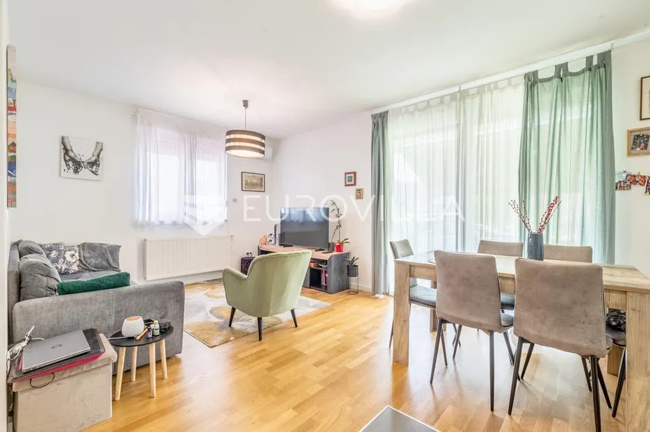 Zagreb, Dugave, trosoban stan 71 m² s vrtom