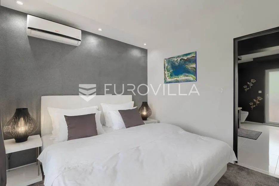 rovinj, rovinjsko selo, prekrasna villa s wellnessom i bazenom, 224 m² - slika 68