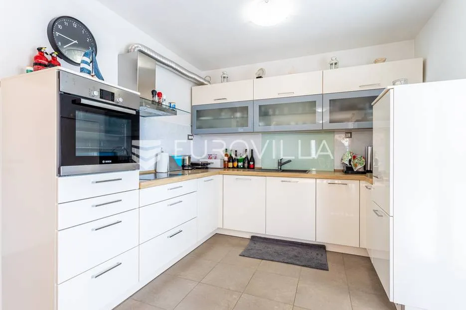 brač, bol, samostojeća apartmanska kuća s pogledom na more - slika 4