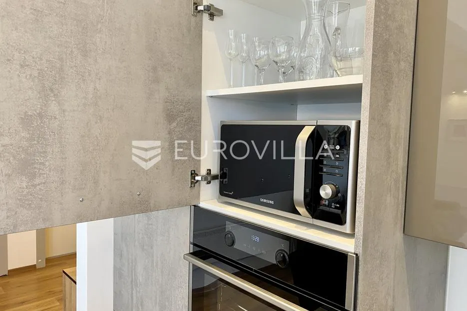 istra, pula, luksuzan, moderno opremljen trosoban stan 85 m² - slika 28