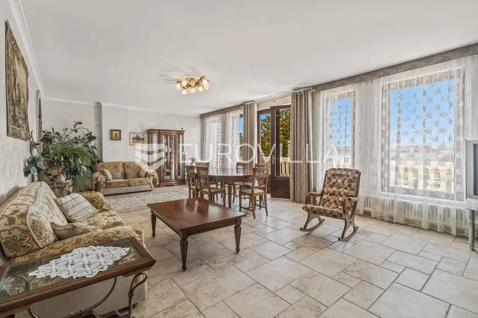 istra, umag - unikatna villa nkp 400 m2 na svega 30 m od mora - slika 28