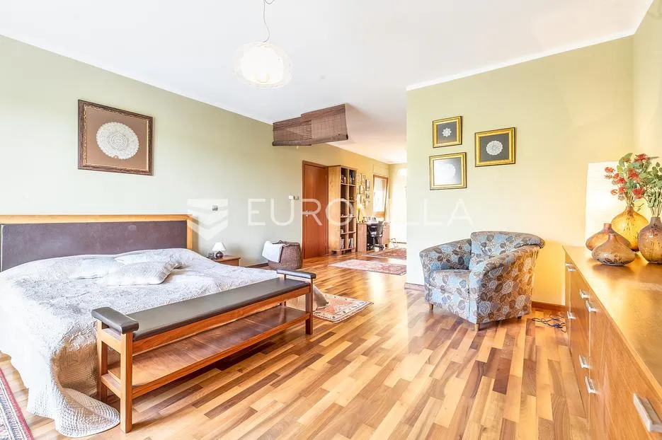 zagreb, granešinski novaki, obiteljska vila s bazenom, 1000 m2 - slika 8