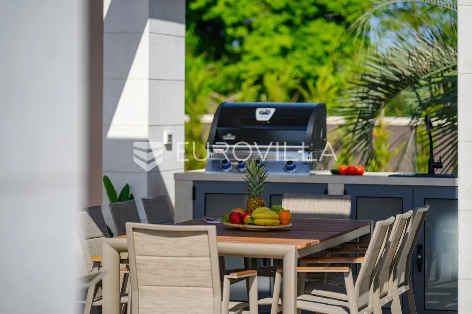istra, krnice, impresivna dizajnerska vila s pogledom na more - slika 73