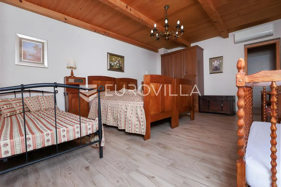 vinodolska općina, bribir, šarmantna vila s pomoćnim objektom i bazenom - slika 36