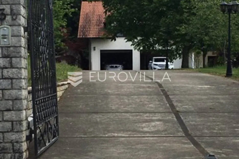 rakovica, plitvička jezera, obiteljska kuća 600 m² na zemljištu 41416 m² - slika 17