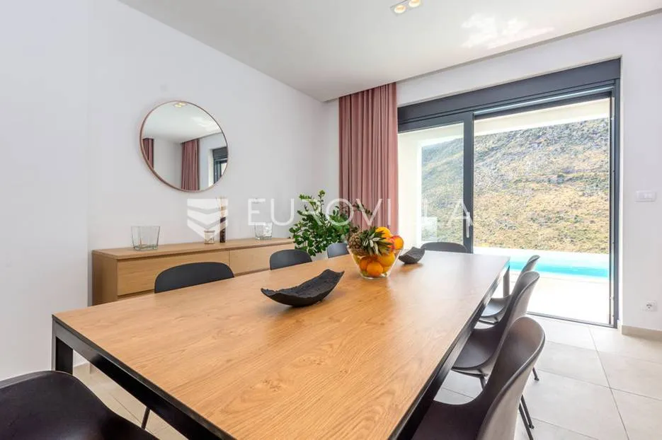 split, žrnovnica, moderna vila s bazenom i panoramskim pogledom smještena na zemljištu od 3740 m² - slika 12