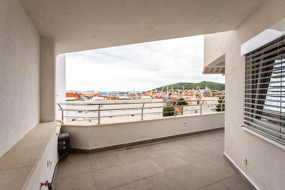 split, centar, trosoban stan s duplom garažom - slika 24