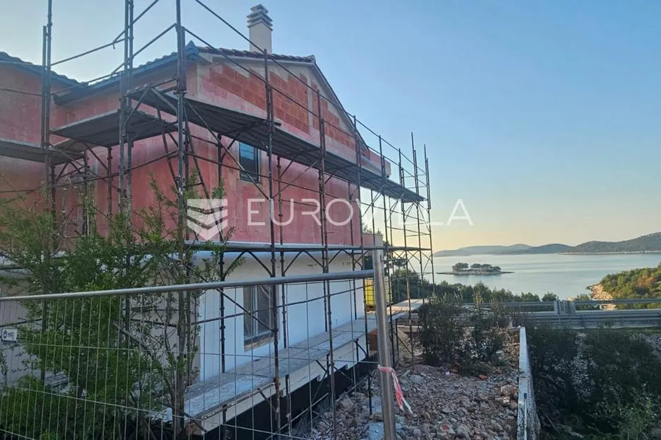primošten, predgrađe nova kuća od 250 m², tri sobe i pogledom na more 100 m od plaže - slika 1