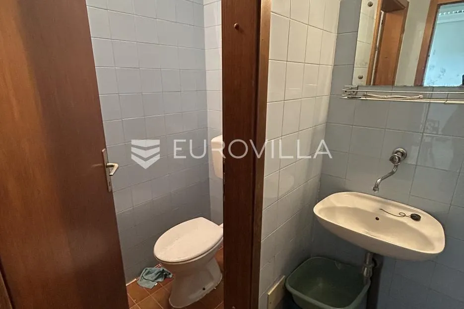 pula, stoja - poslovni prostor na frekventnoj lokaciji - slika 12