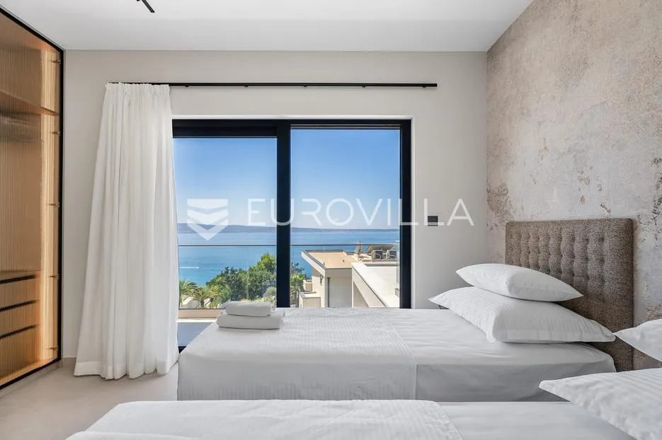 split, podstrana, luksuzna vila s garažom, bazenom i panoramskim pogledom na more - slika 12