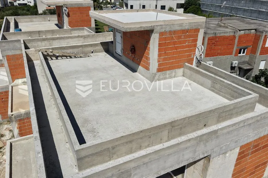 kaštel lukšić, trosoban penthouse s krovnom terasom i dva parkirna mjesta - slika 7