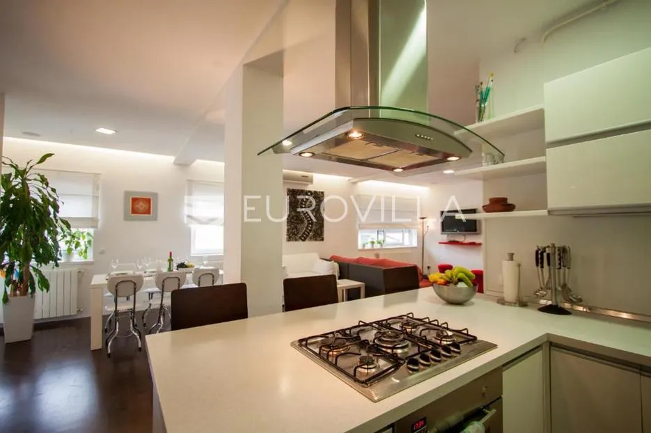 istra, pula, stan 110 m², odmah useljiv - slika 3