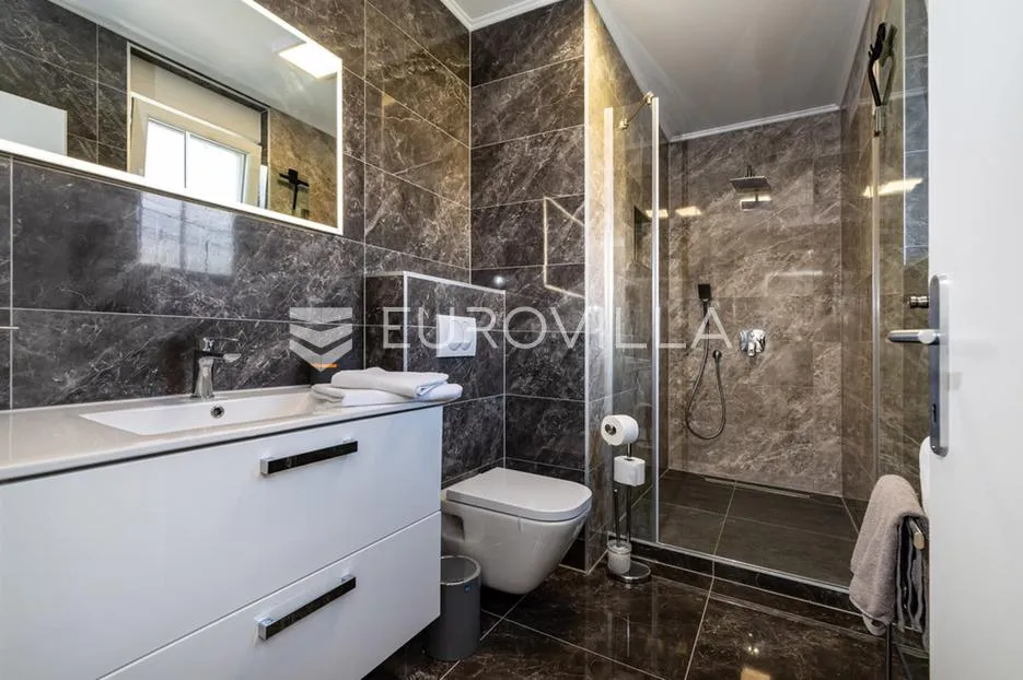 zadar, gornji karin, moderna kuća s bazenom i dva apartmana, 200 m od mora - slika 14