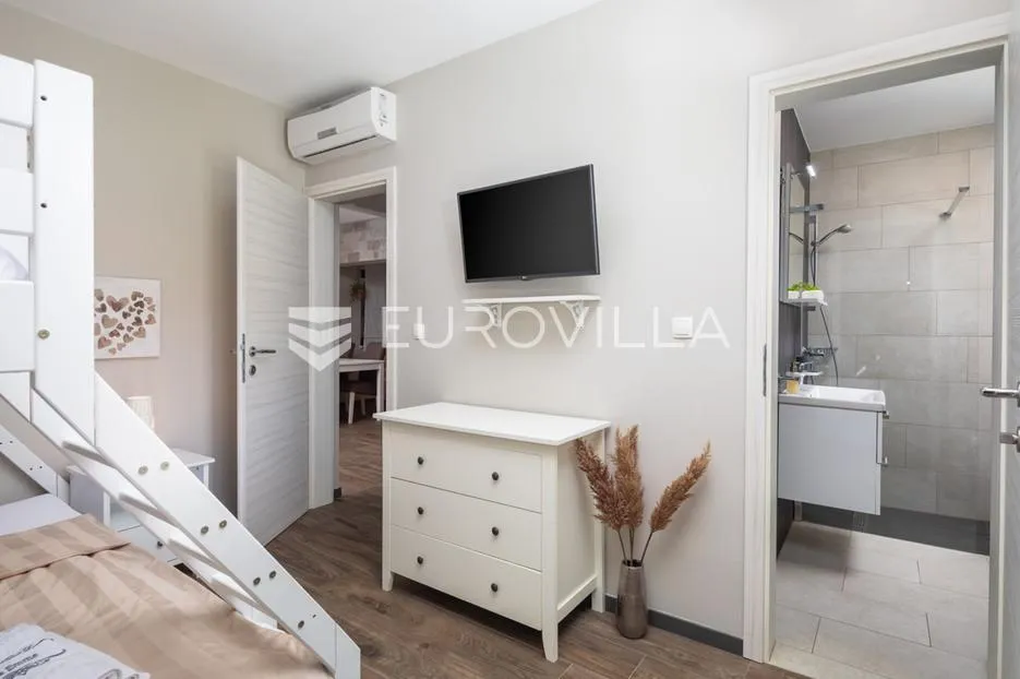 pag prekrasna villa sa pogledom na more 350 m² na 200 metara od mora - slika 32