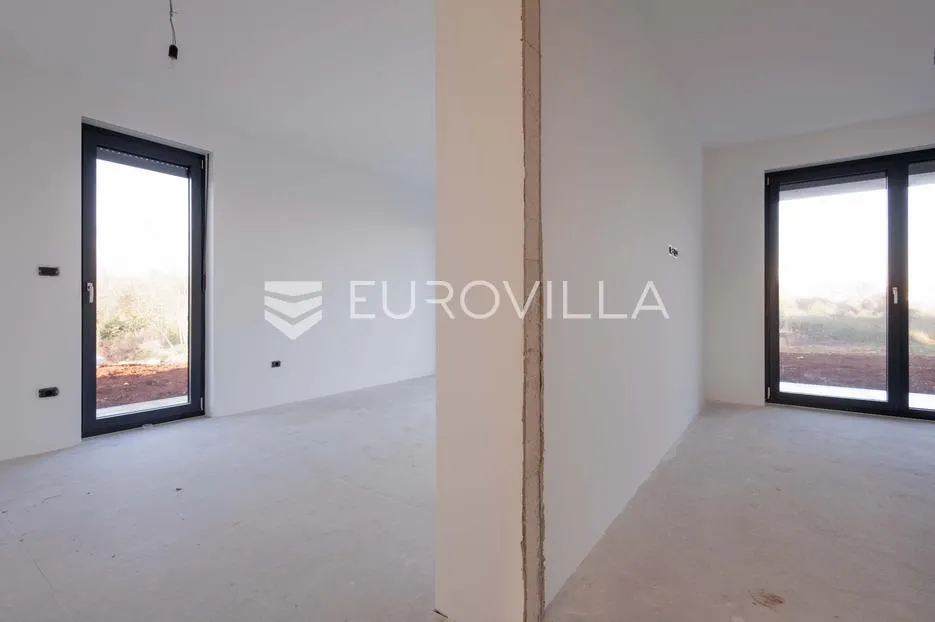 pula, valdebek - trosoban stan s vrtom u prizemlju - slika 24