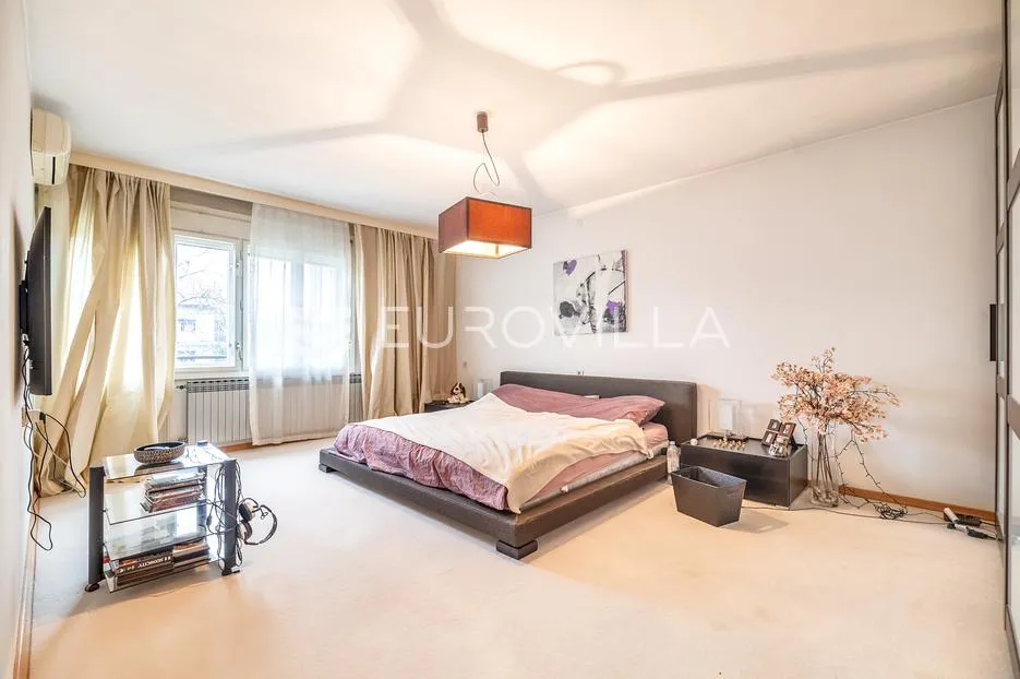 zagreb, lašćina, kuća na tri etaže s dvorištem, vrtom i garažom, 307 m² - slika 6