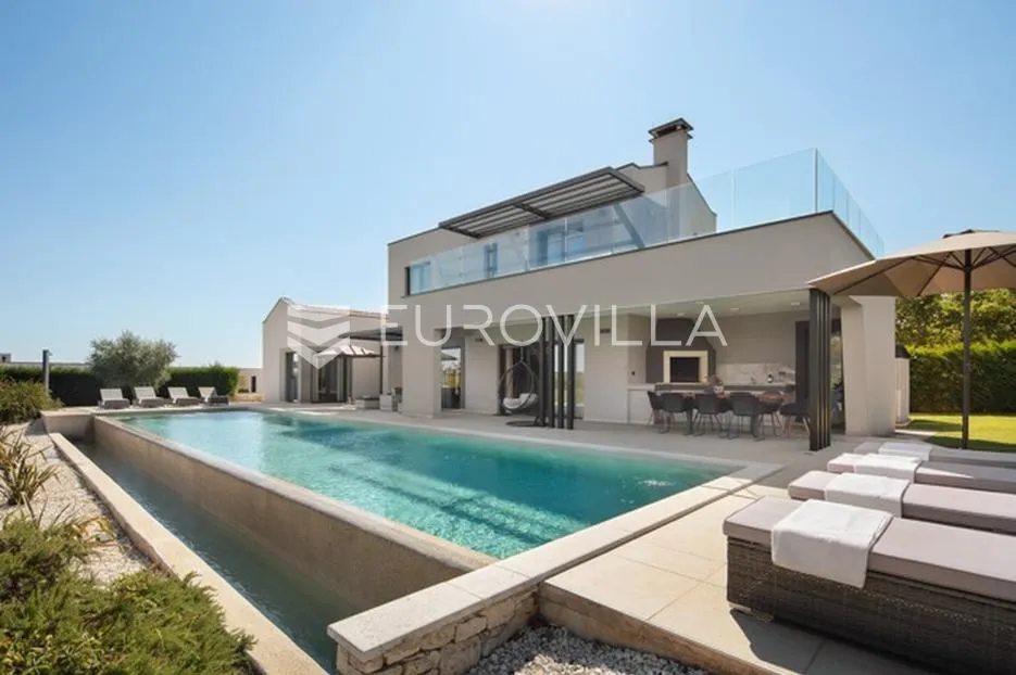 Istra, Vodnjan prekrasna vila neto korisne površine od 250 m² na velikoj okućnici s bazenom 78 m²