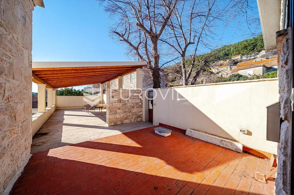 otok korčula, čara, kamena kuća u centru mjesta - slika 8