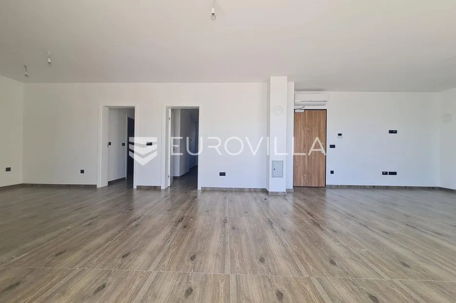 vir, luksuzan apartman s 3 spavaće sobe, prvi red do mora, centar otoka - slika 9