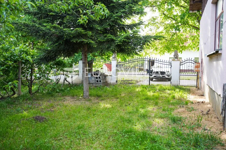tovarnik, izuzetna prilika, prostrana kuća s tri stana i okućnicom od 1.949 m² - slika 19