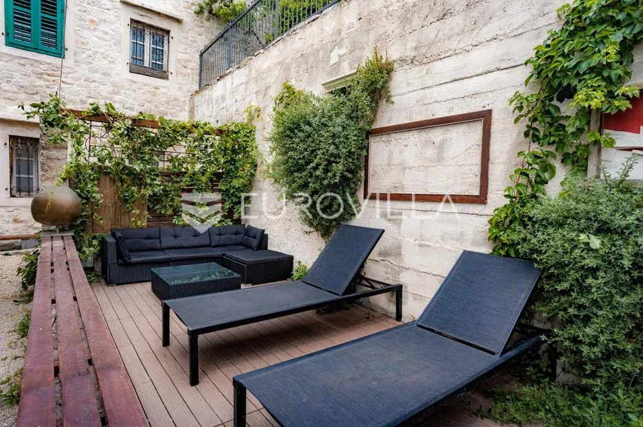 šibenik, stara gradska jezgra, povijesna palača iz 12. stoljeća - slika 50