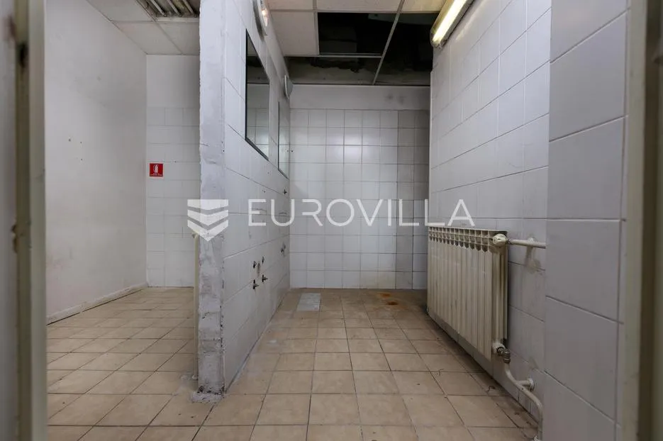 centar rijeke, prizemni poslovni prostor 169 m² s dva izloga, dugoročni najam - slika 12