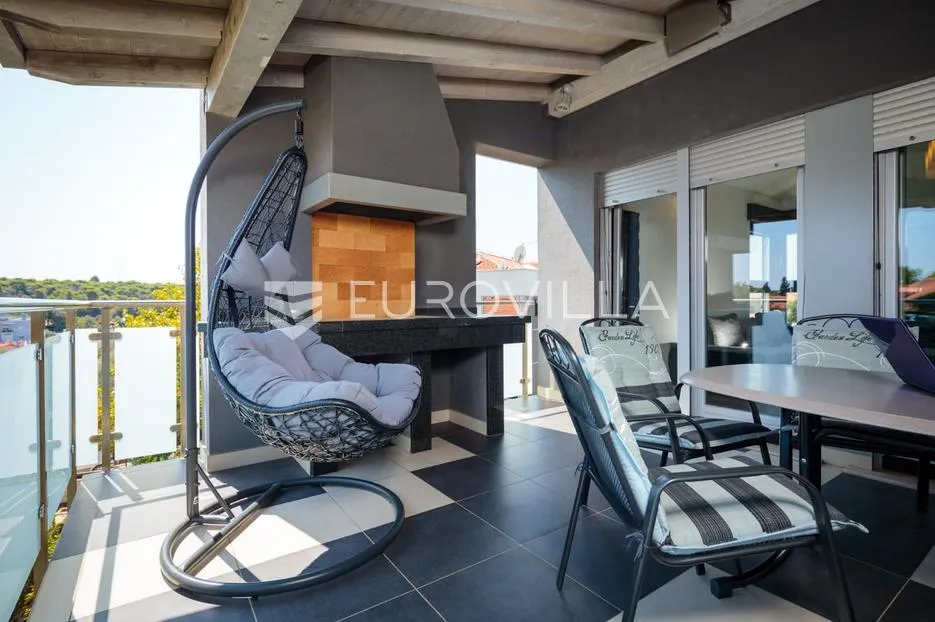 Pula, Dolinka, Luksuzan trosoban stan 129 m², novogradnja, blizina mora i centra