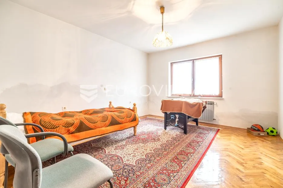 zagreb, gornja dubrava, odlična kuća s tri stana i garažom, 400 m² - slika 7