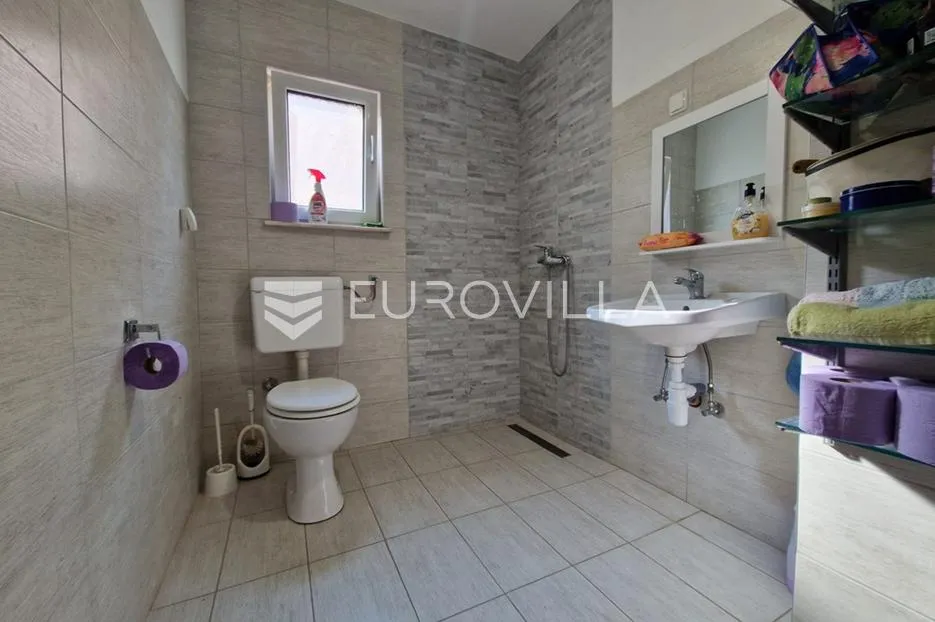 vir, samostojeća kuća, 130 m od plaže s dva odvojena apartmana - slika 17