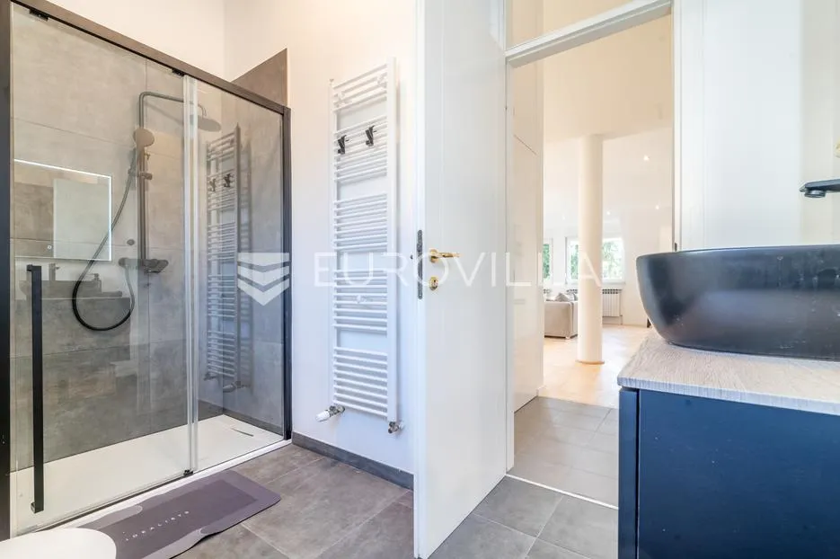 šalata najam komforan potpuno renoviran trosoban stan 140 m² - slika 8