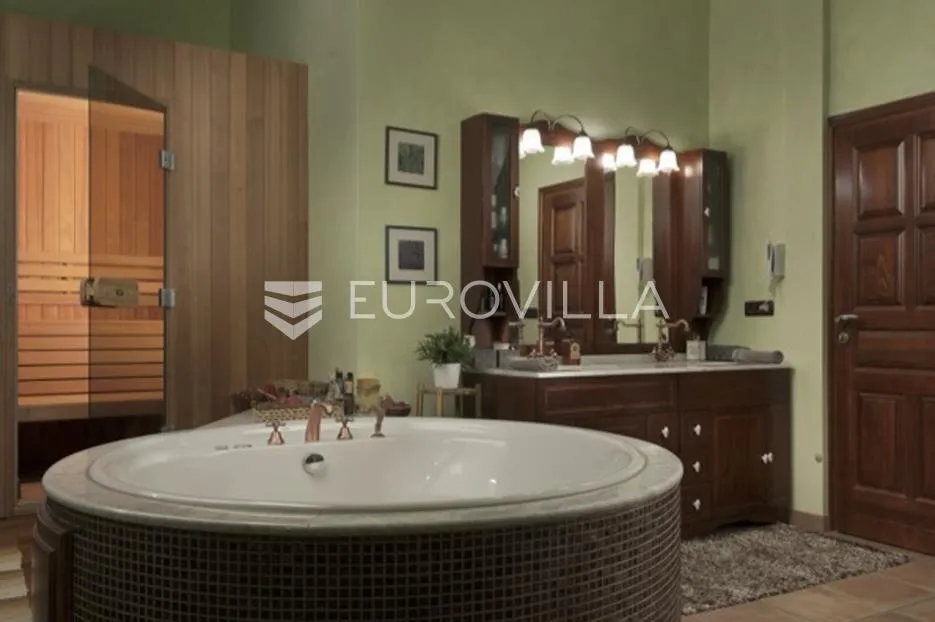 unikatna dvorac, vila u istri, barban okolica, s bazenom i prostranom okućnicom - slika 27