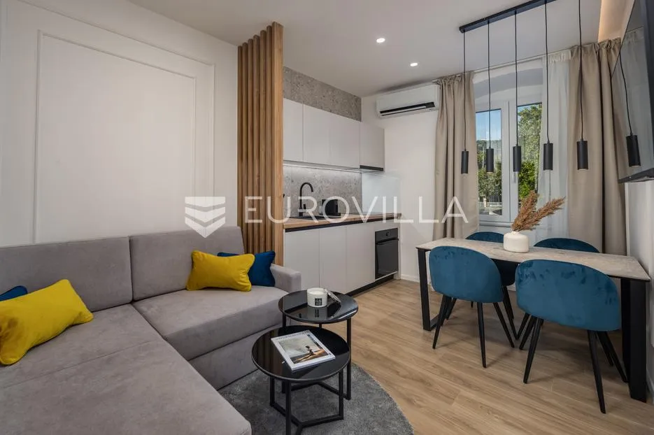 rijeka, centar, novouređen luksuzan stan nkp 98 m2 s tri apartmana - slika 30