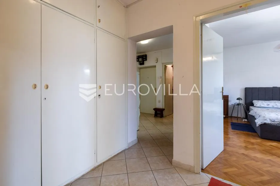 pula, veruda, prostran trosoban stan od 93 m² s tri terase, odličnog rasporeda i novom fasadom - slika 16