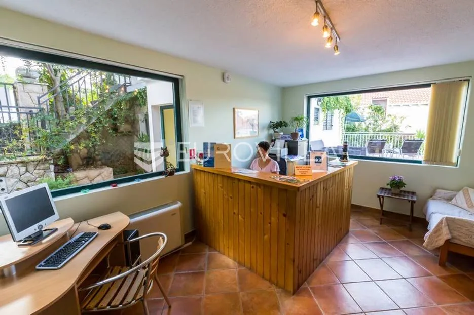 cavtat, vila s 14 apartmana 252 m2 - slika 6