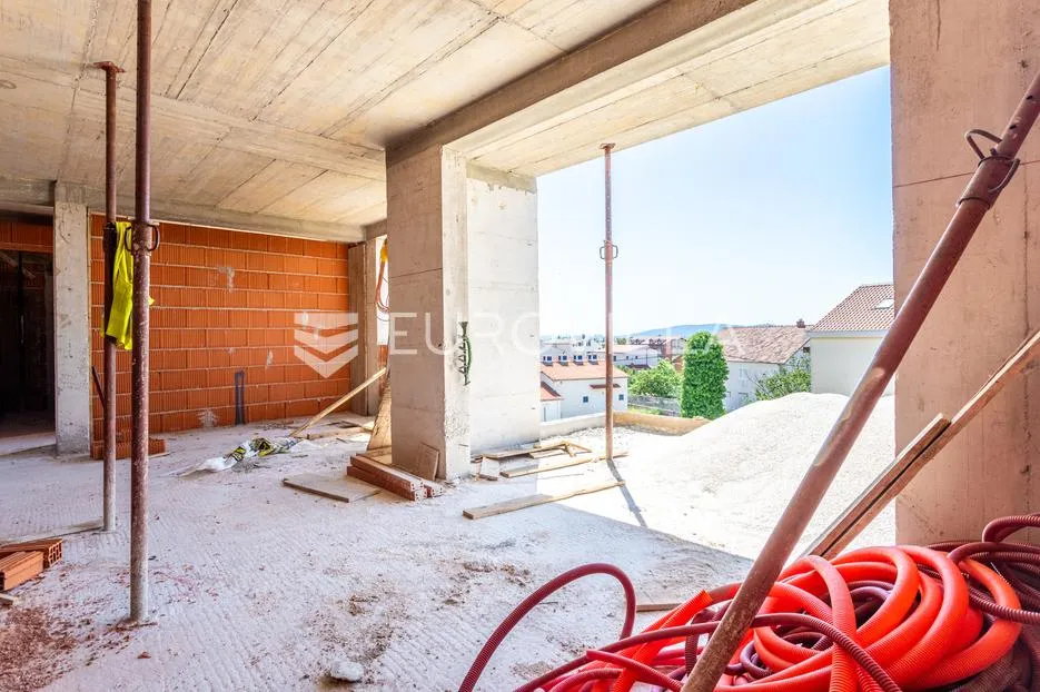kaštel lukšić, trosoban penthouse s krovnom terasom i dva parkirna mjesta - slika 33