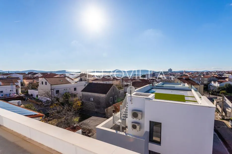 vodice, novogradnja, penthouse s krovnom terasom i pogledom na more, 141,80 m² - slika 24