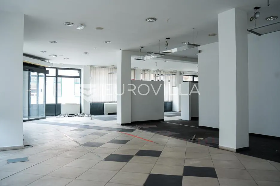 vinkovci, centar, atraktivan poslovni prostor 168 m² na frekventnoj kutnoj lokaciji - slika 3