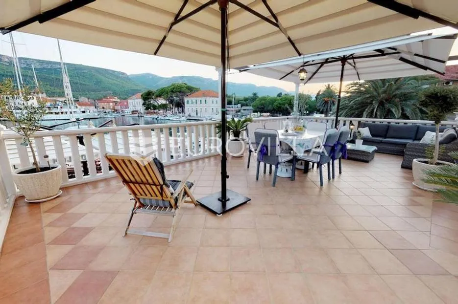 jelsa, jedinstvena kuća na samoj rivi - slika 5