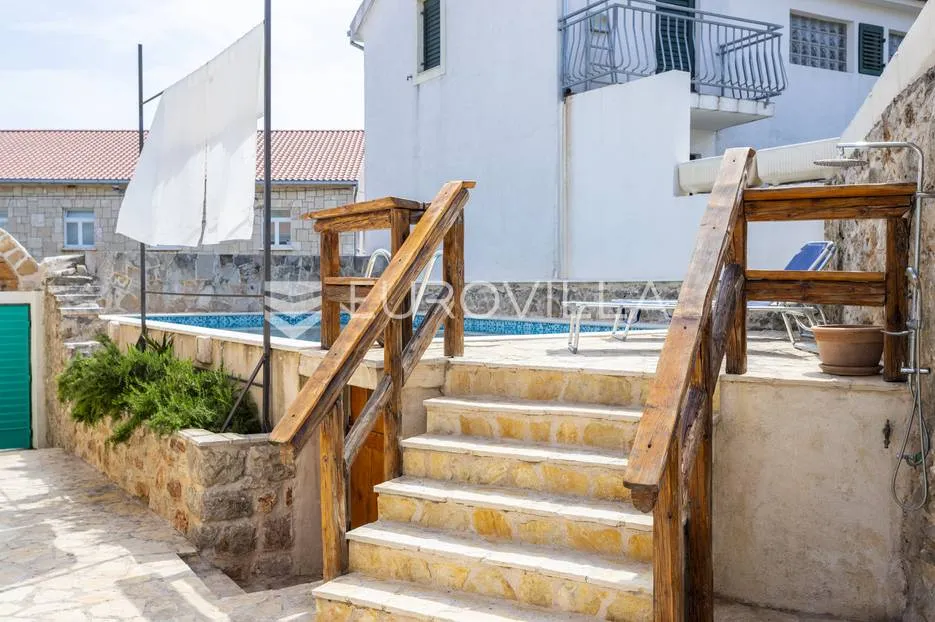 hvar, vrbanj, renovirana kamena kuća - slika 42