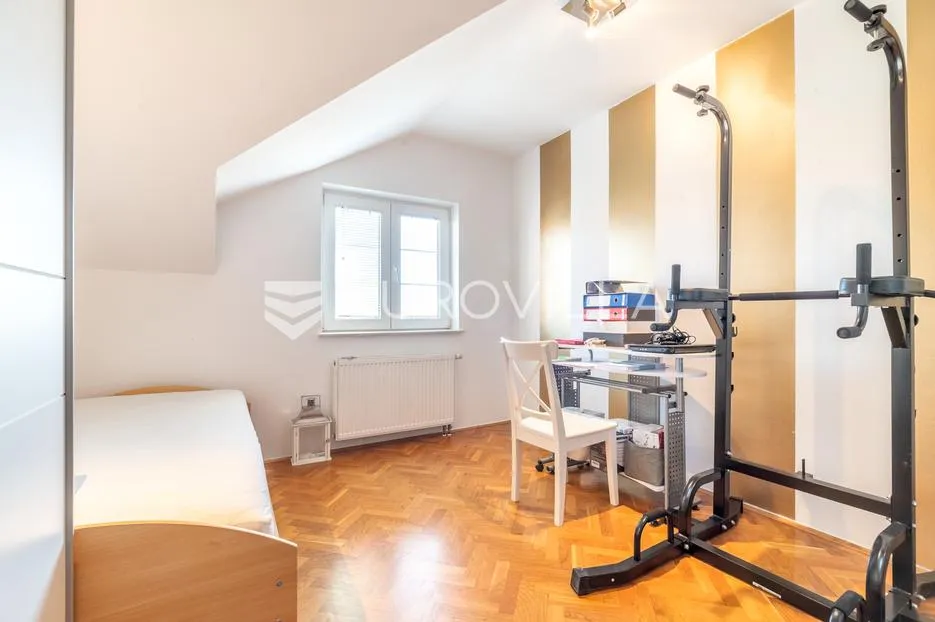 zagreb, gornja dubrava, lijepa prostrana kuća s dva stana i 3 gpm, 350 m2 - slika 9