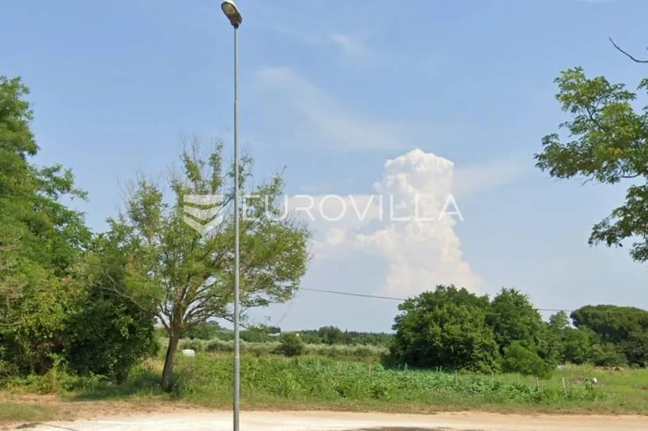 Savudrija, građevinsko zemjište 500 m od mora, prilika za investore - Savudrija, Umag