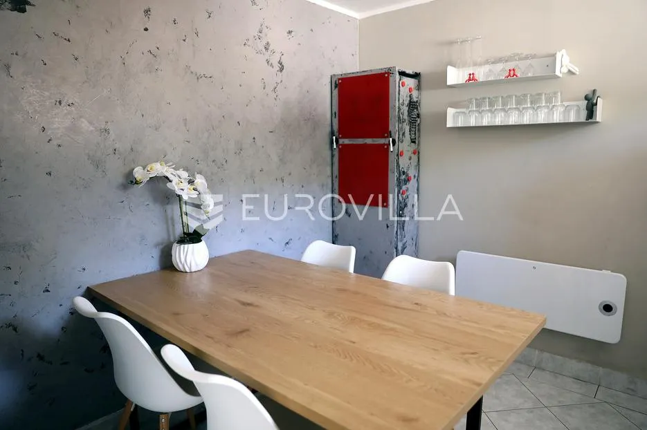 prvić luka, djelomično renovirana kamena kuća, prvi red do mora, 298 m² - slika 15