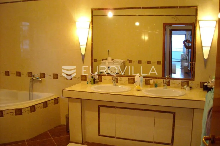 opatija, četverosobni dvoetažni penthouse s panoramskim pogledom na more - slika 6