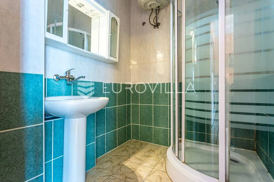 vodice, trosoban stan u blizini mora - slika 20