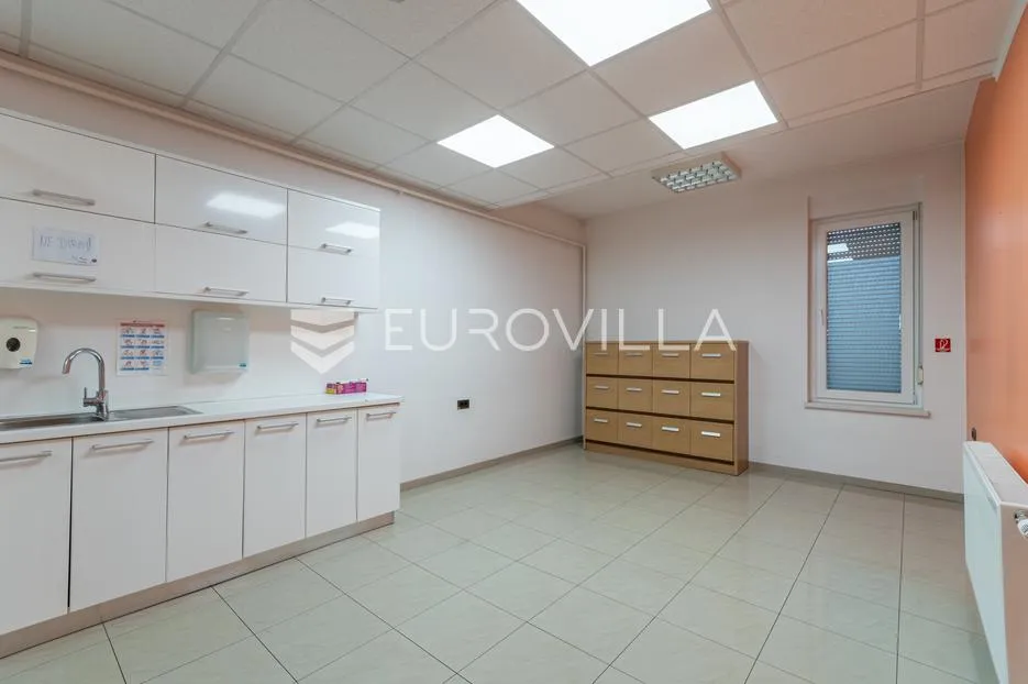 varaždin, centar, atraktivan poslovni prostor površine 228 m² - slika 8