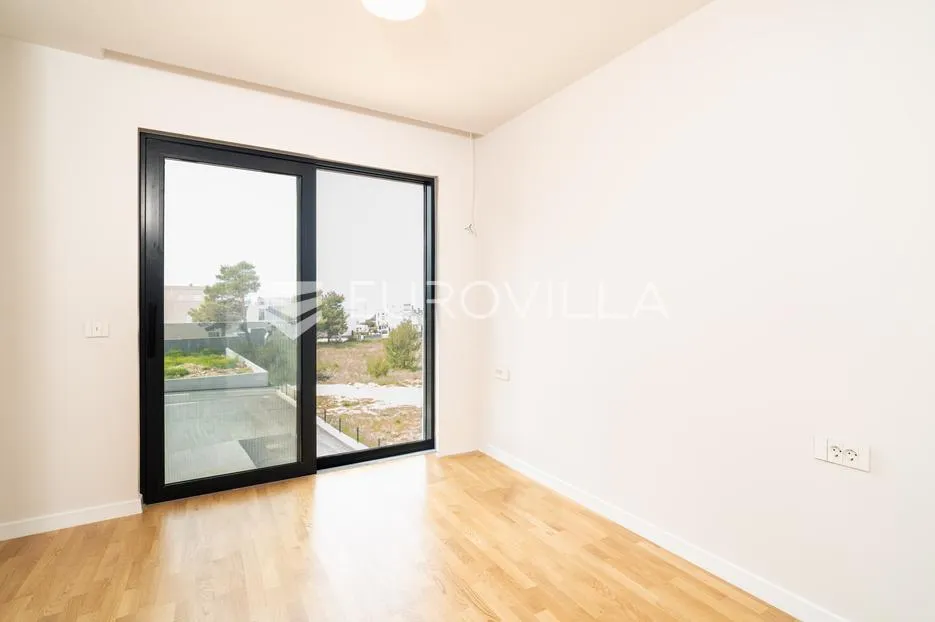 zadar, privlaka, luksuzni dvosoban stan 1. red do mora, 114,01 m² - slika 13