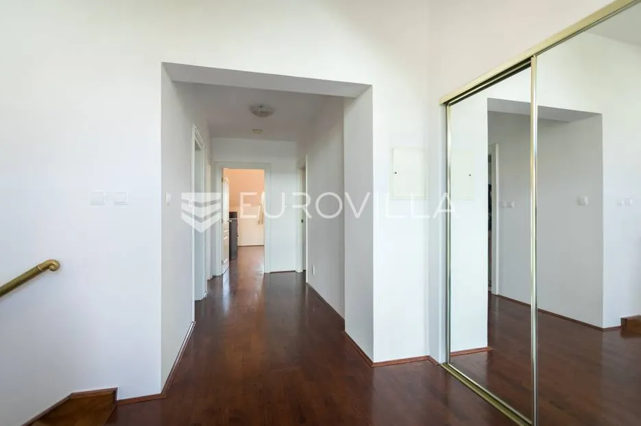 zagreb, šestinski vrh prekrasan šesterosoban dvoetažan stan 250m2 + 2 garaže - slika 16